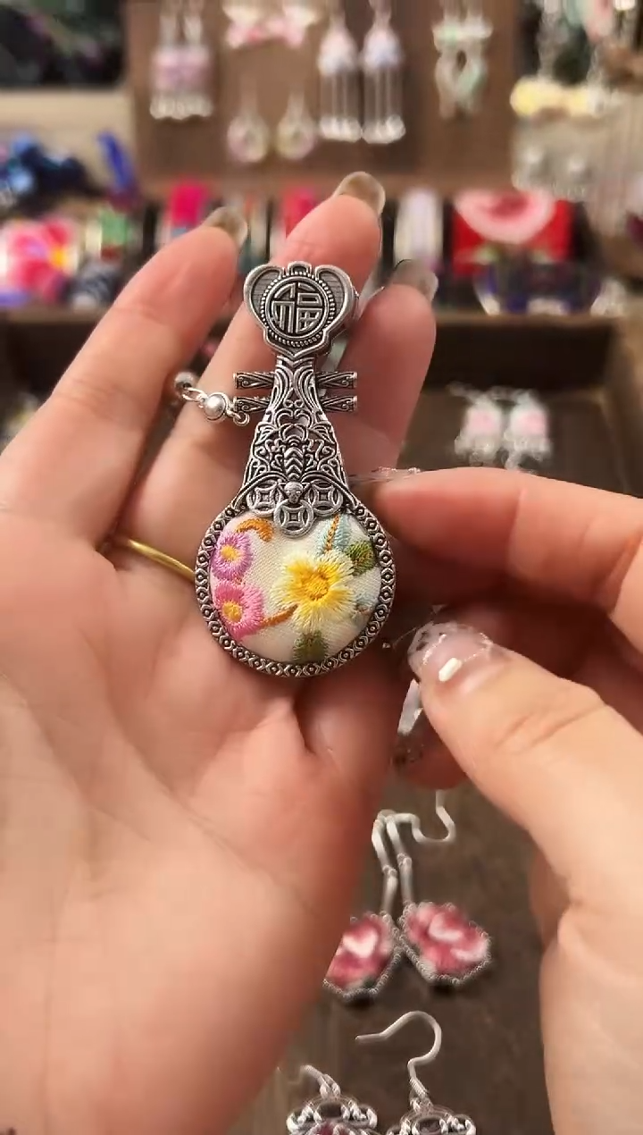 【闪购商品】织绣民族风老绣饰品028