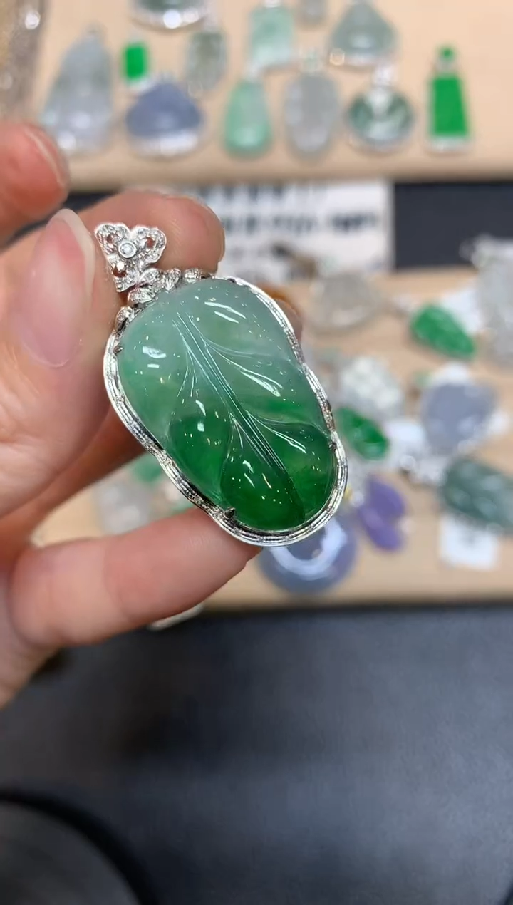 【闪购商品】翡翠颈饰18K金镶嵌树叶【无服务费