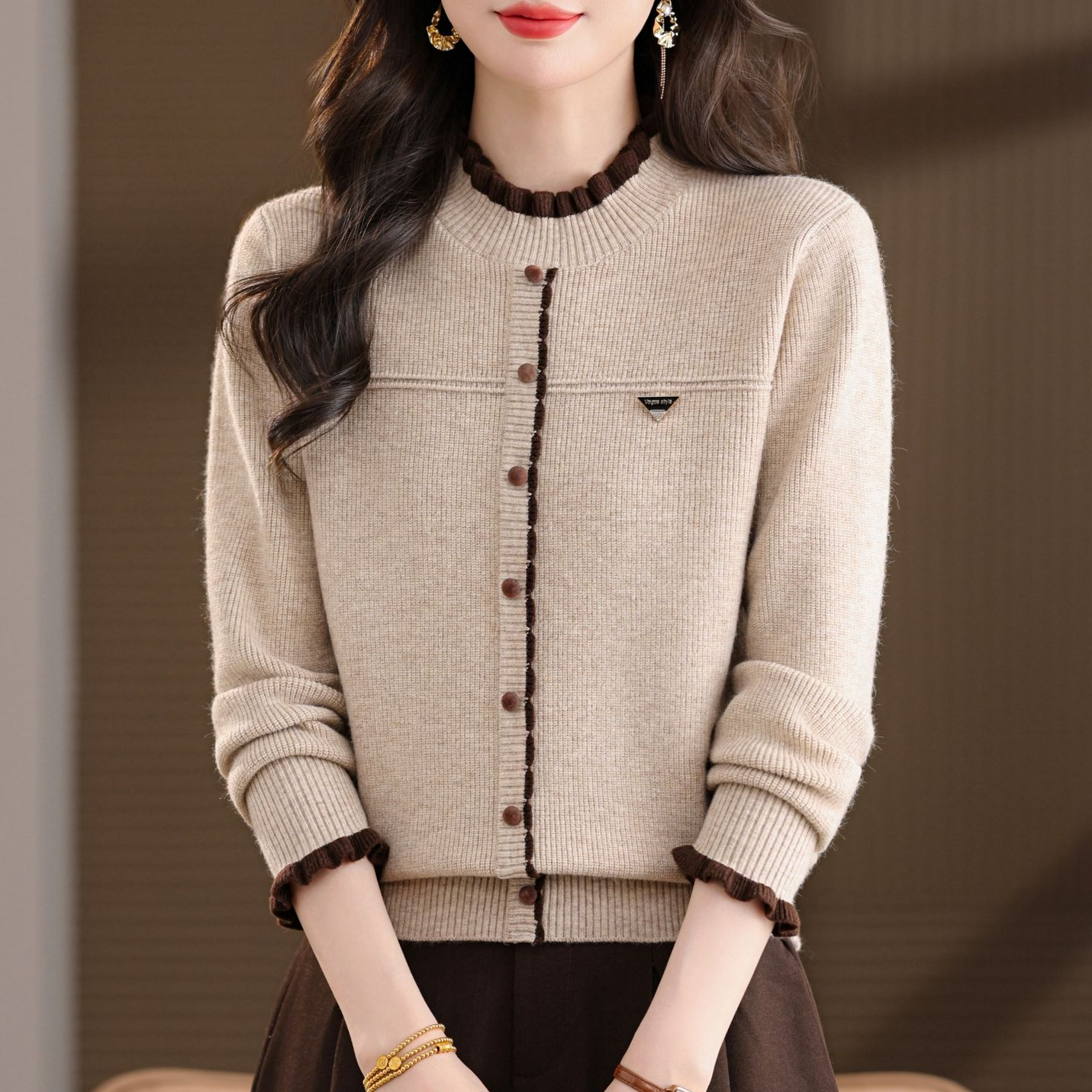 秋冬女装爆款2025新款毛衣上衣圆领百搭宽松洋气内搭长袖针织衫