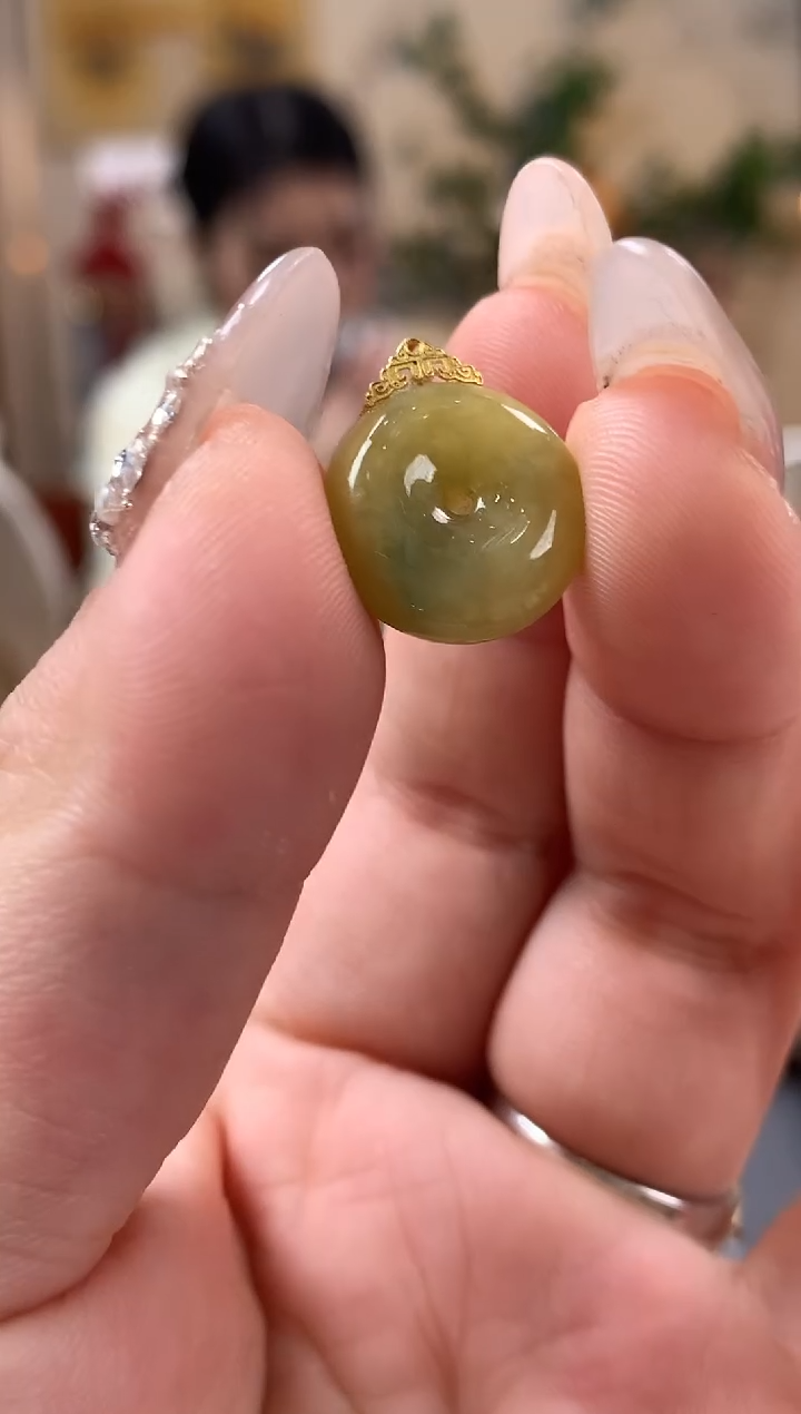 【闪购商品】翡翠吊坠(不含链)18K金镶嵌平安扣