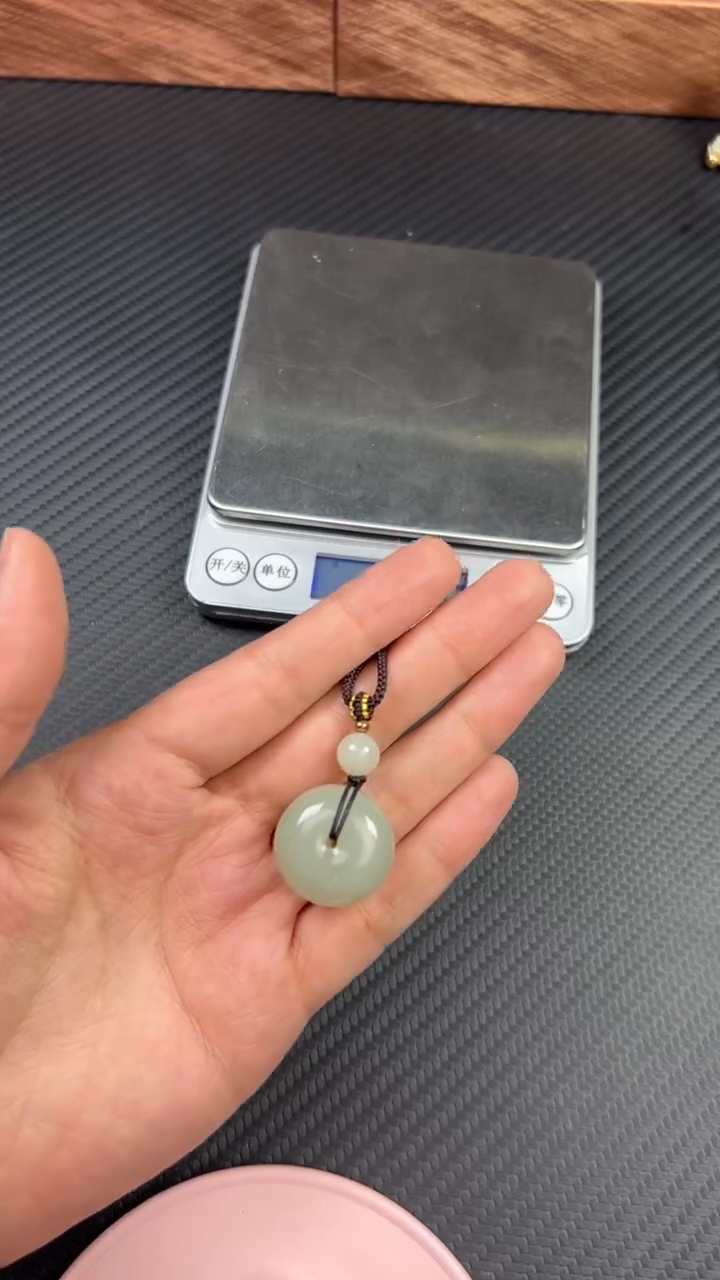 【闪购商品】和田玉吊坠(赠链)未镶嵌且末微色差近矿
