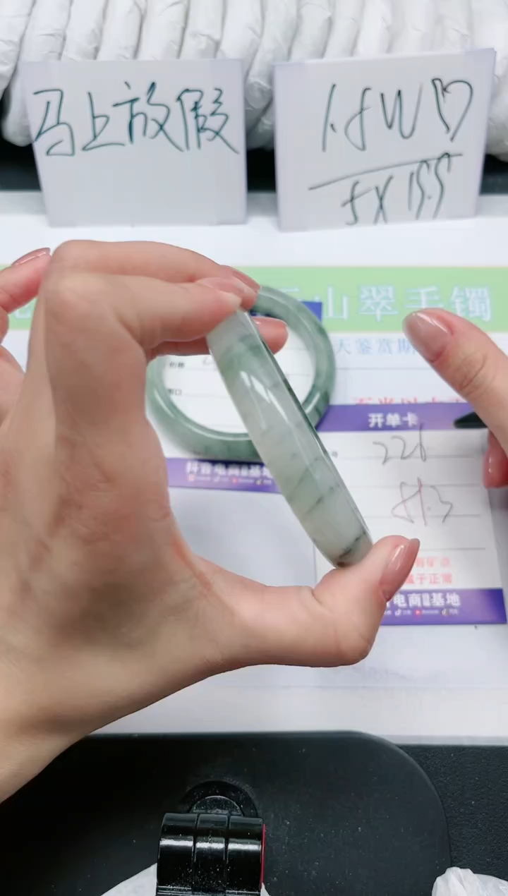 【闪购商品】石英质玉手镯未镶嵌226