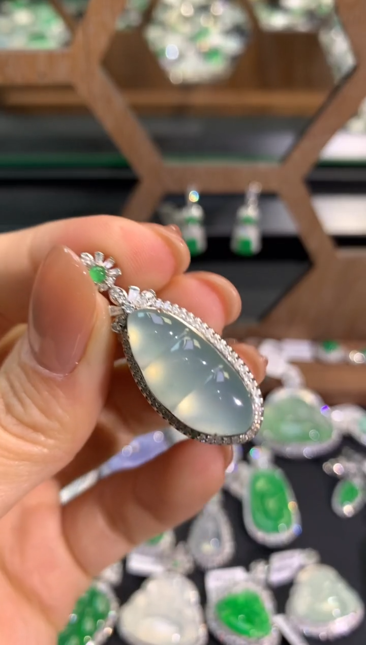 【闪购商品】翡翠吊坠(不含链)18K金镶嵌吊坠