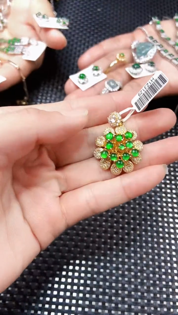 【闪购商品】翡翠吊坠(不含链)未镶嵌11111111111