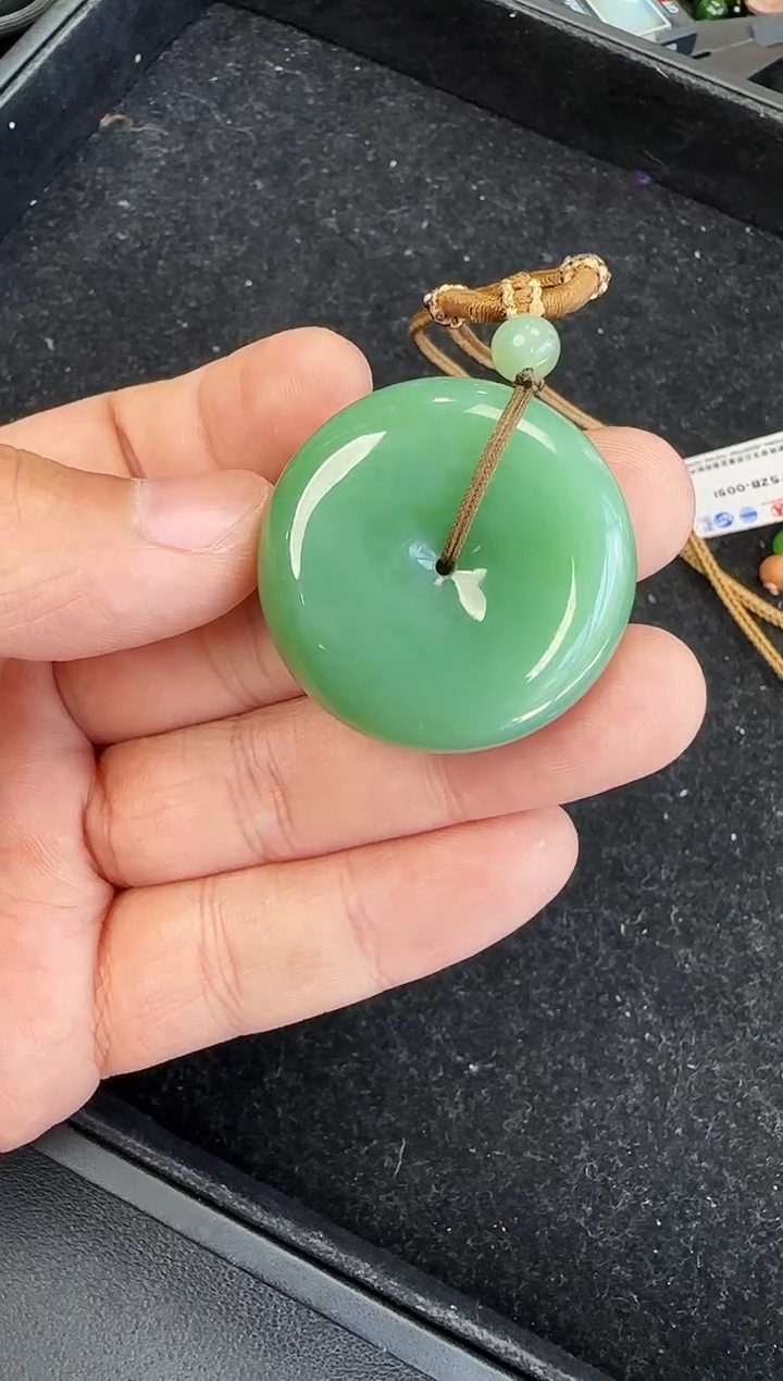 颈饰未镶嵌和田玉平安扣