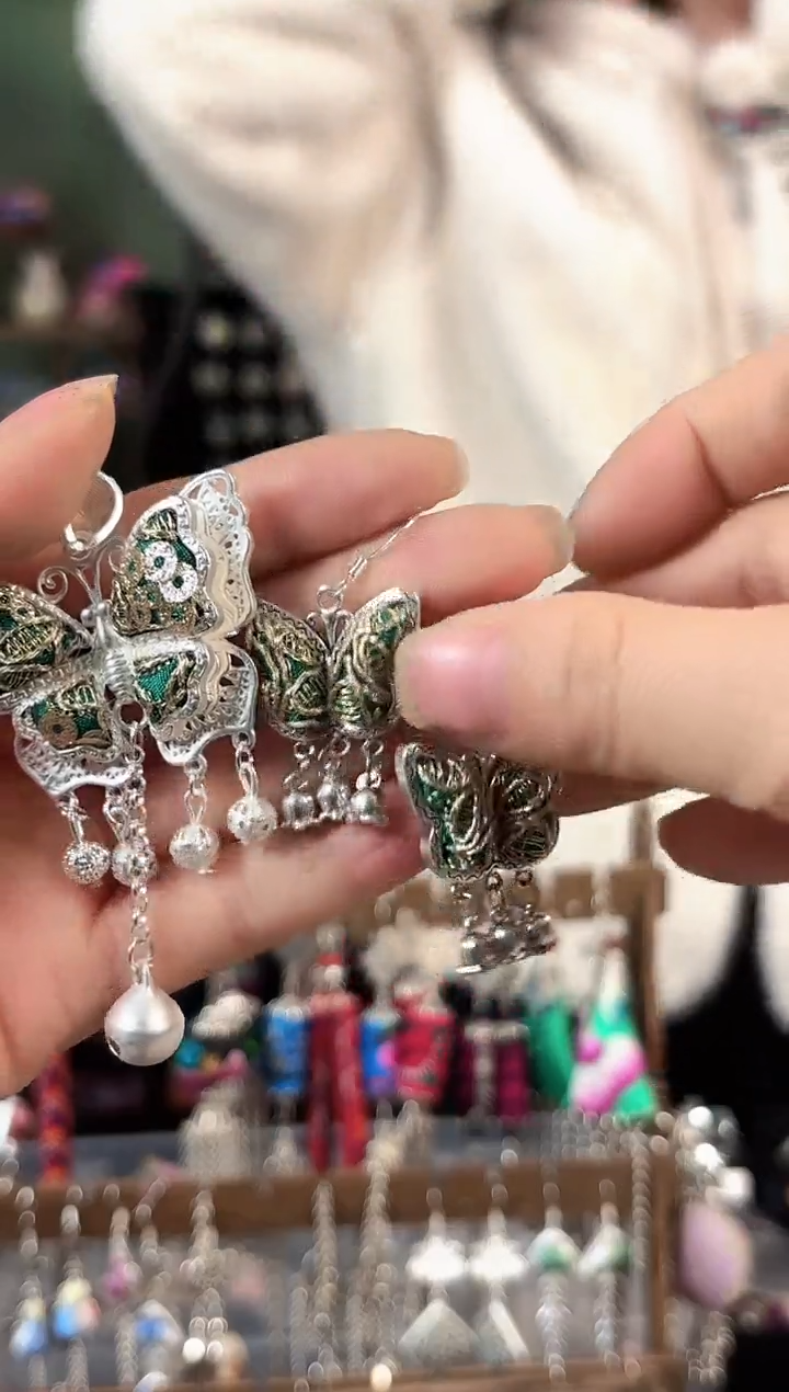 彩云南阁非遗老绣苗银饰品683