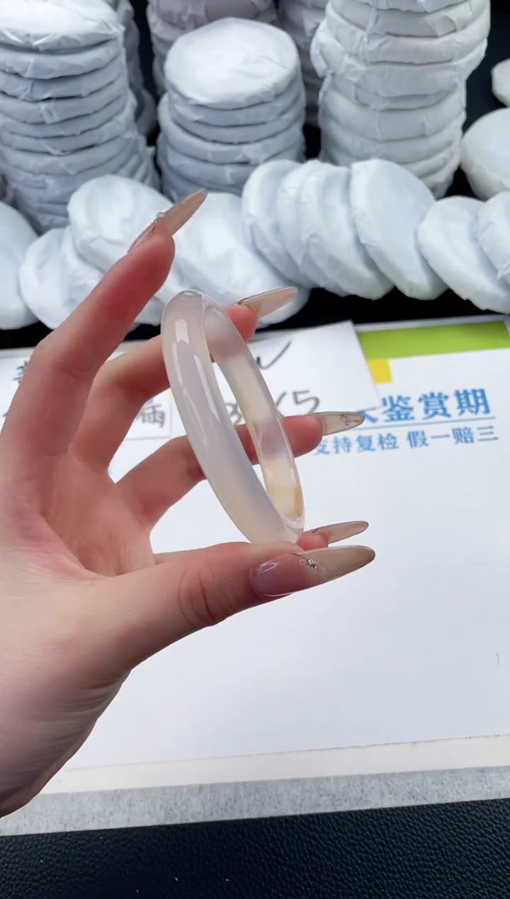 【闪购商品】石英质玉手镯未镶嵌A193