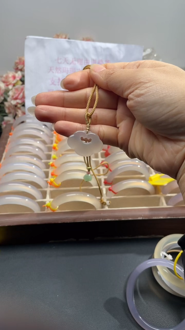 手镯玛瑙/玉髓未镶嵌玛瑙吊坠