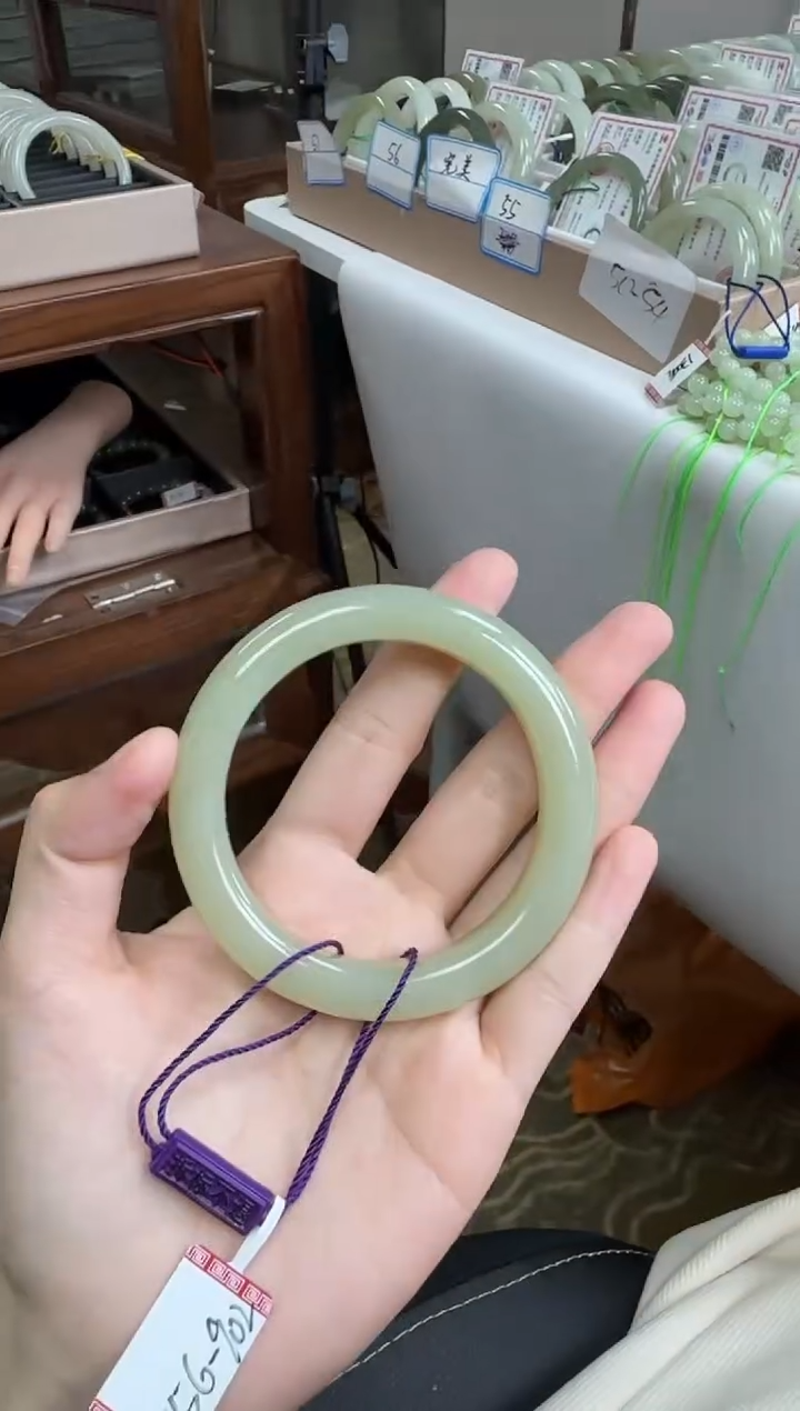 未镶嵌手镯和田玉56