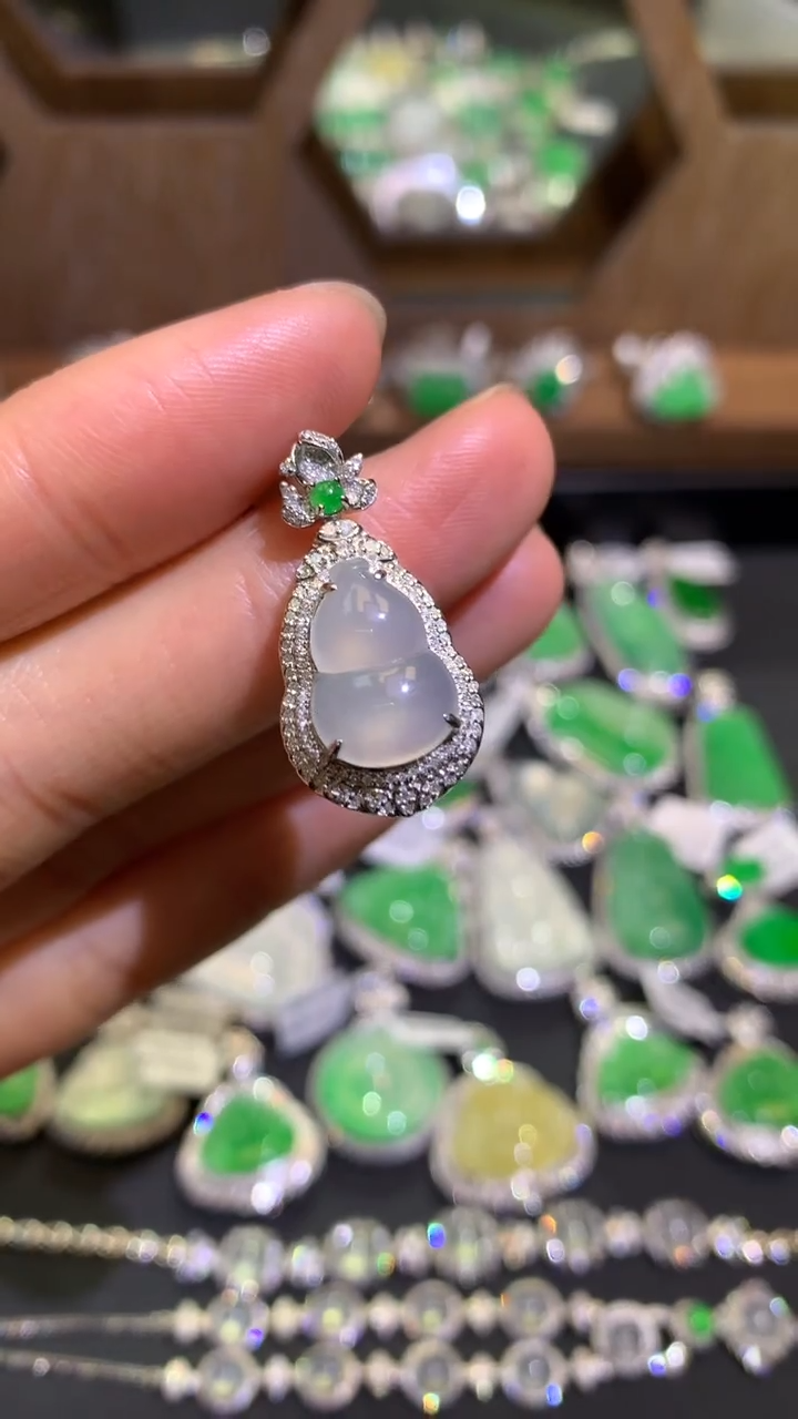 【闪购商品】翡翠吊坠(不含链)18K金镶嵌吊坠