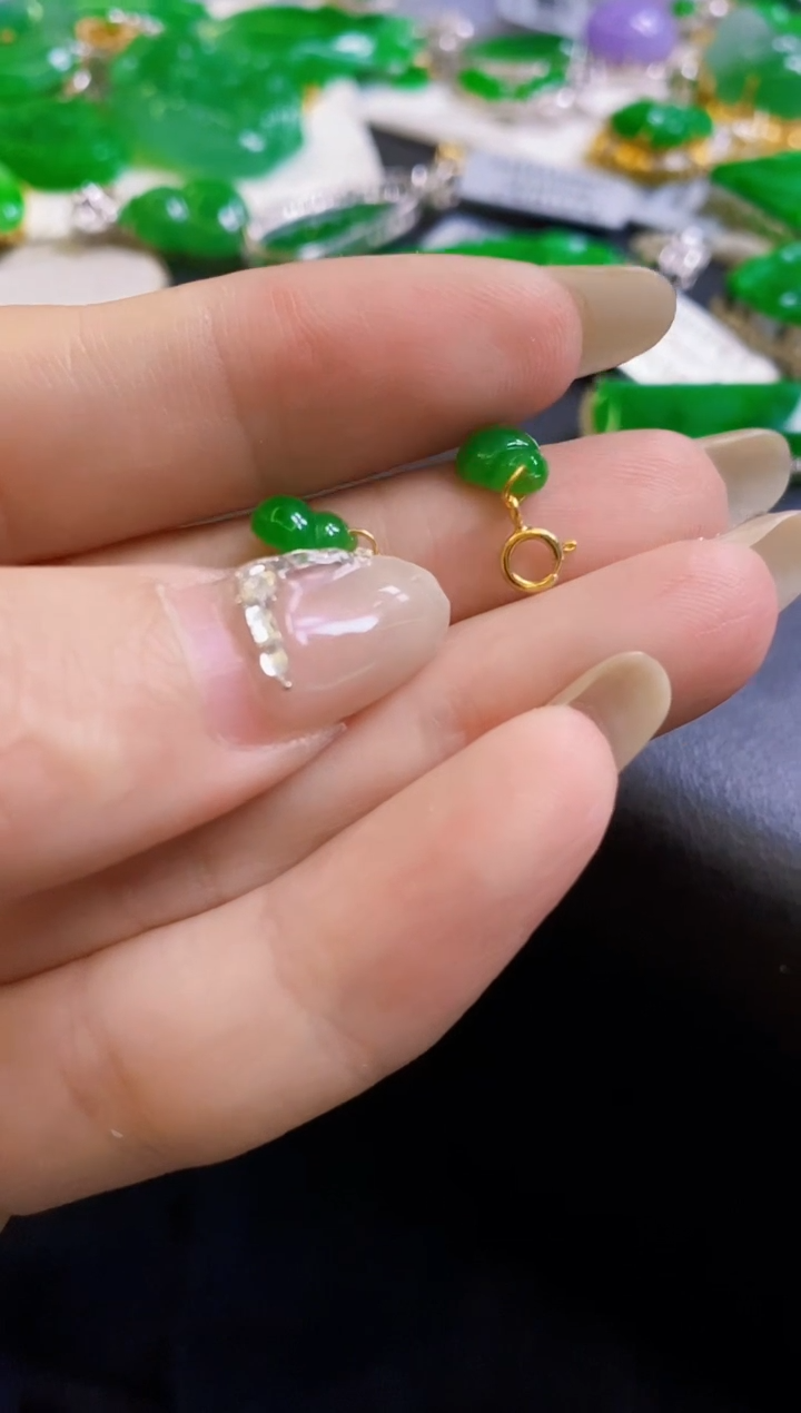 【闪购商品】定制翡翠18K金镶嵌吊坠一件