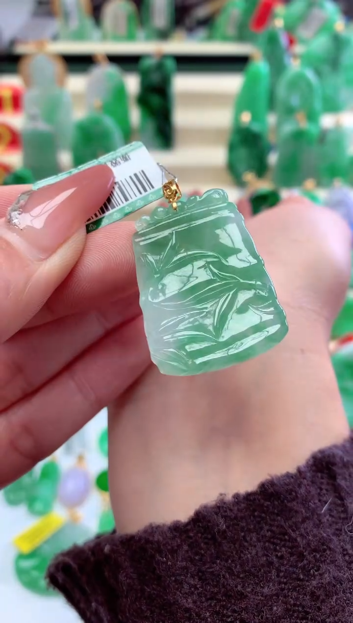 【闪购商品】翡翠吊坠(不含链)18K金镶嵌挂件