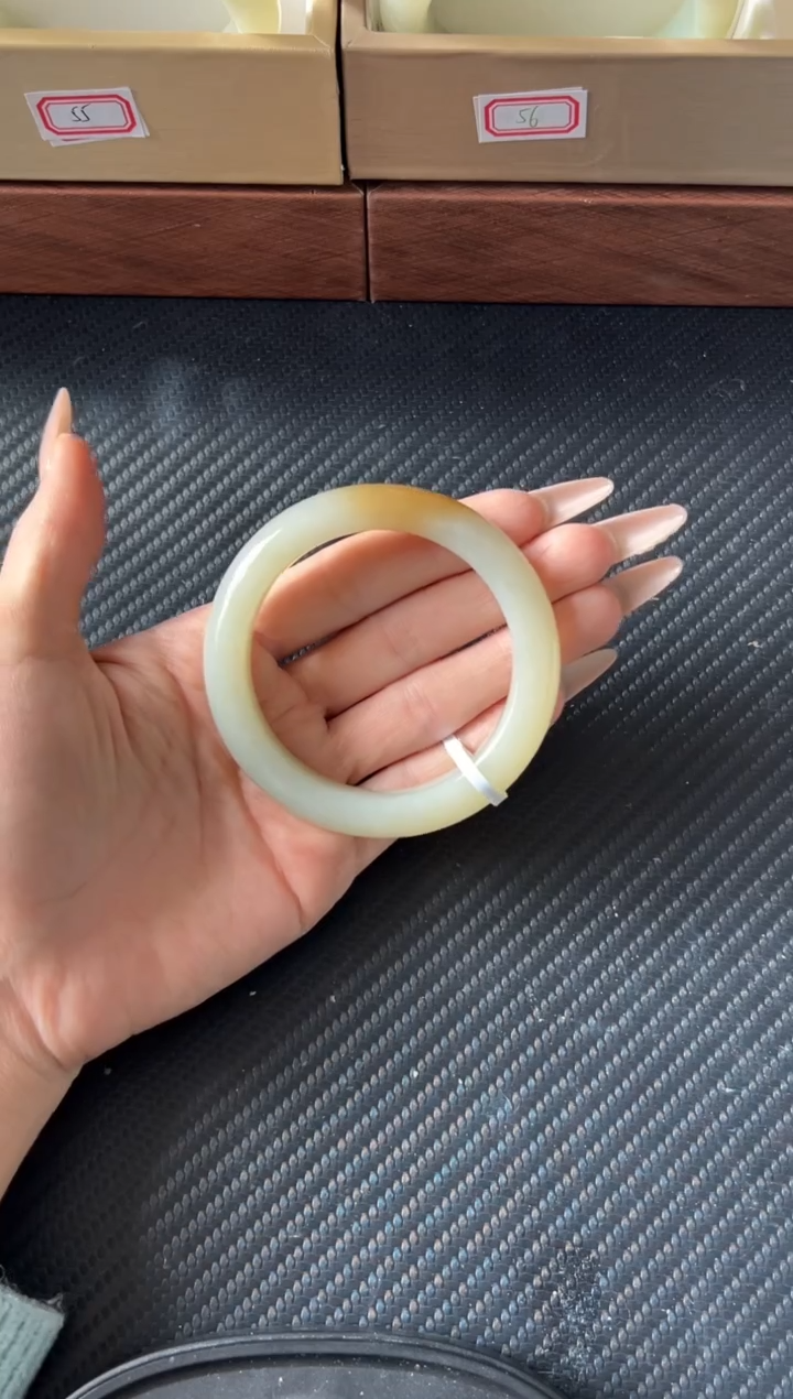 未镶嵌手镯和田玉若羌微色差56+Jm