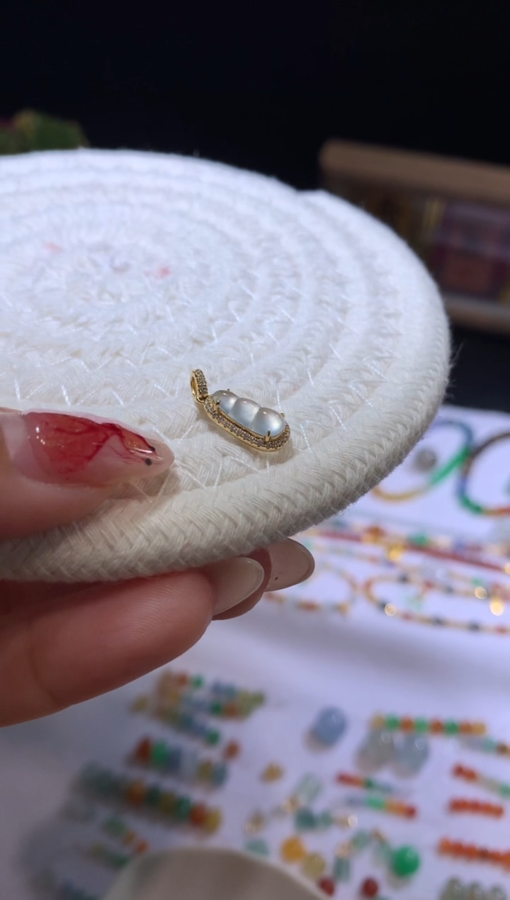 【闪购商品】定制翡翠18K金镶嵌豆子1800+180