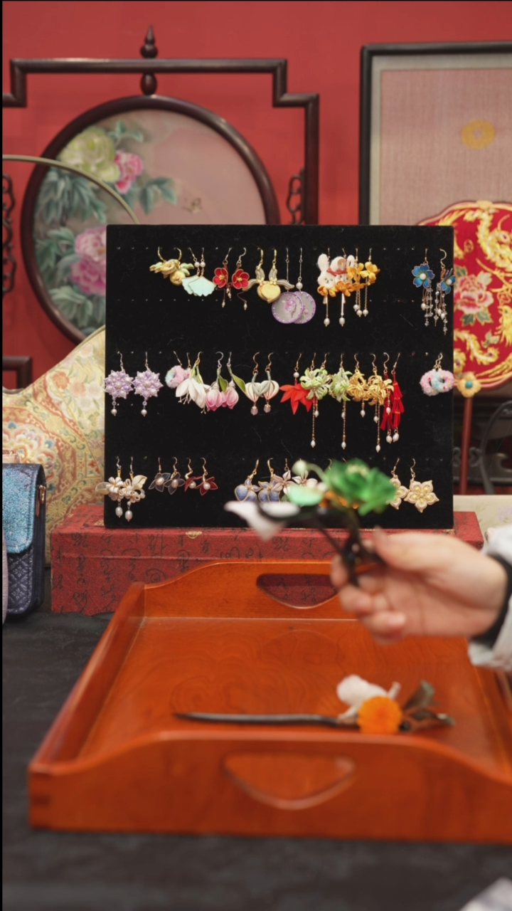 刺绣非遗手工绒花饰品