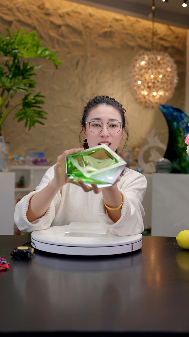 手工艺品琉璃祖母绿设计款烟灰缸