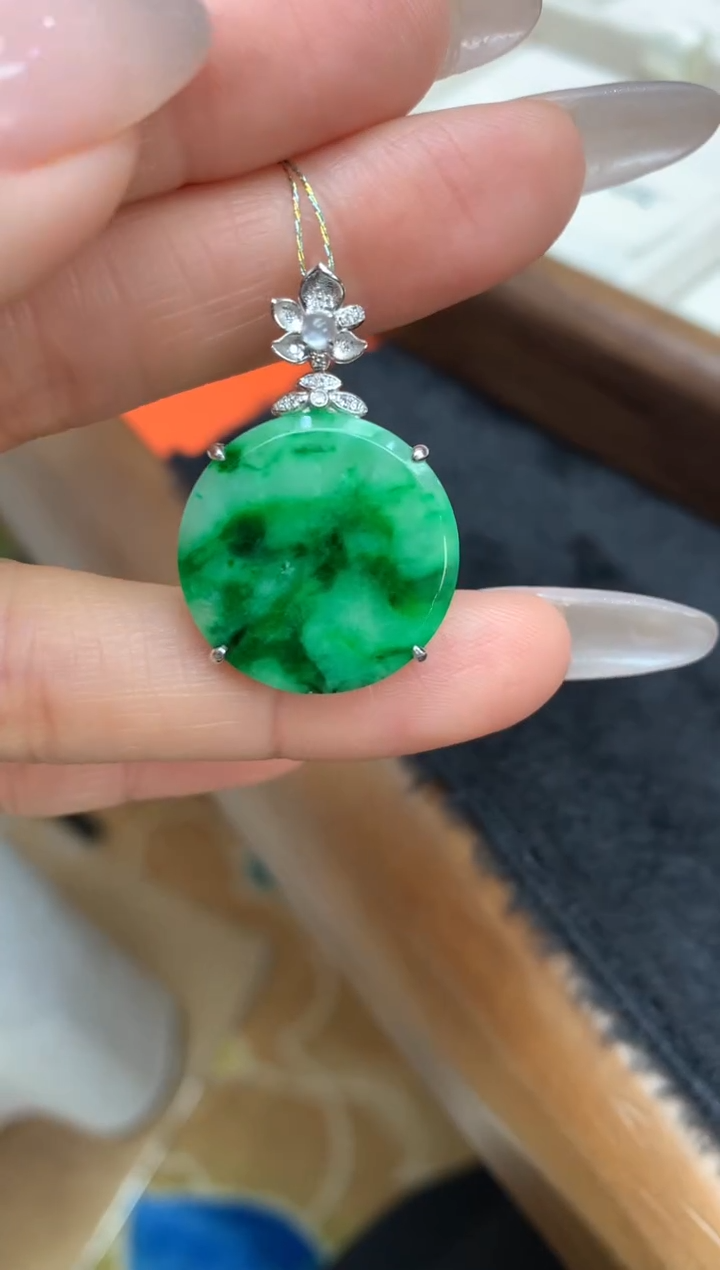 【闪购商品】翡翠颈饰18K金镶嵌无事牌