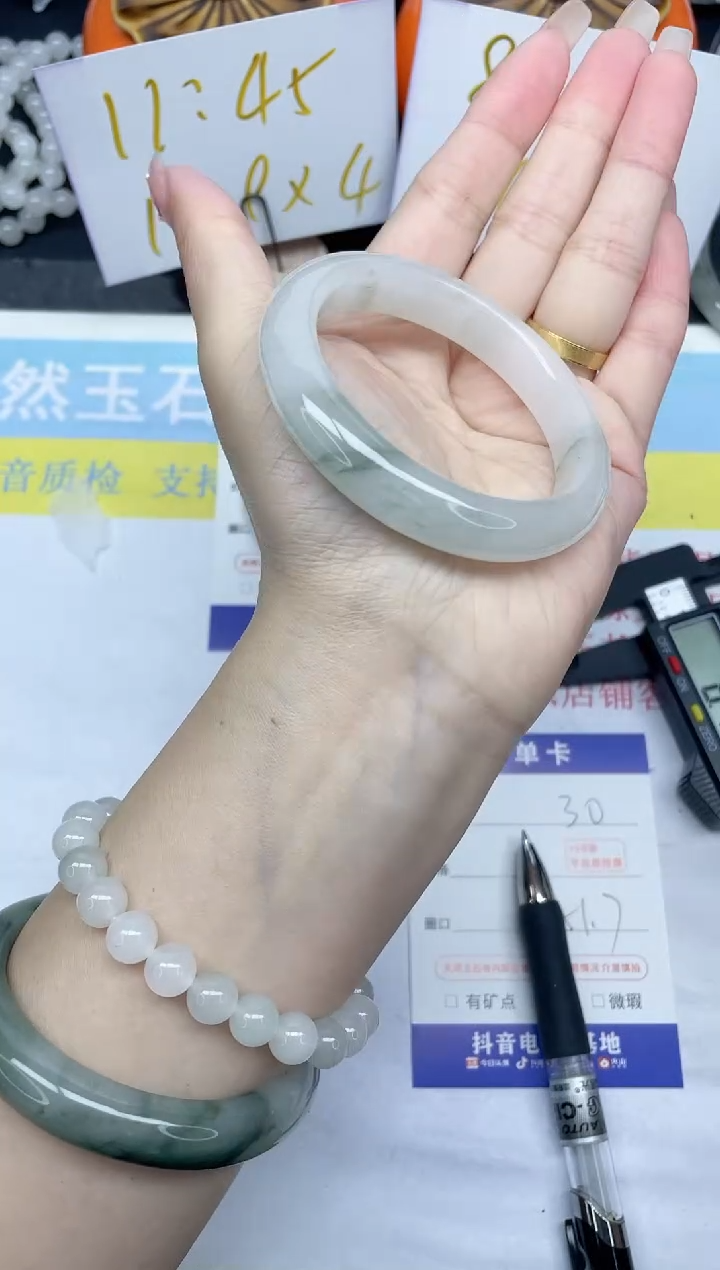 【闪购商品】石英质玉手镯未镶嵌30-51.7