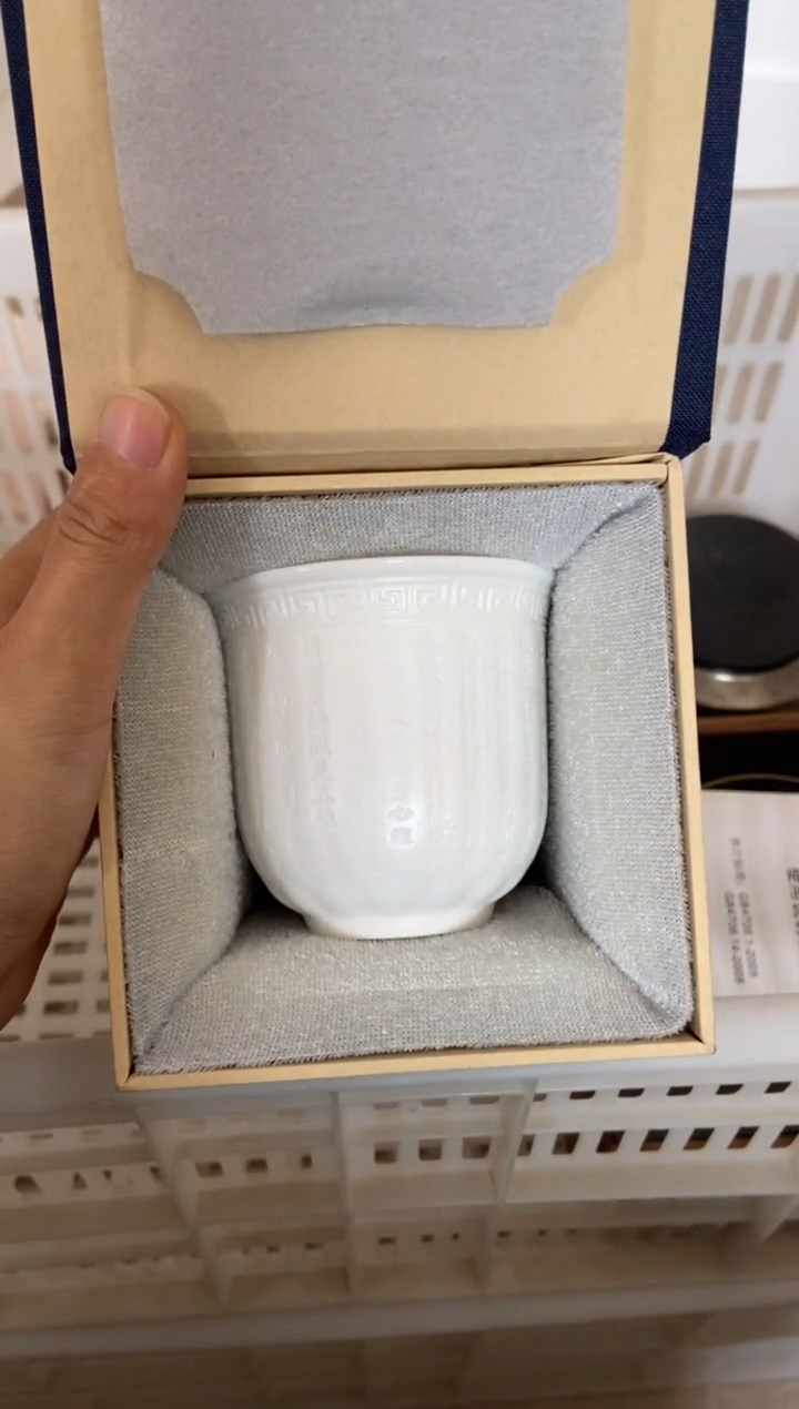 无运费险有瑕疵的摄影的产品有使用过的痕迹有点脏介意勿拍杯