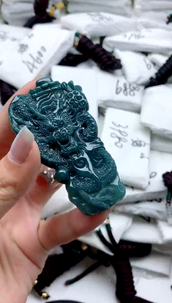 翡翠未镶嵌颈饰0000000000