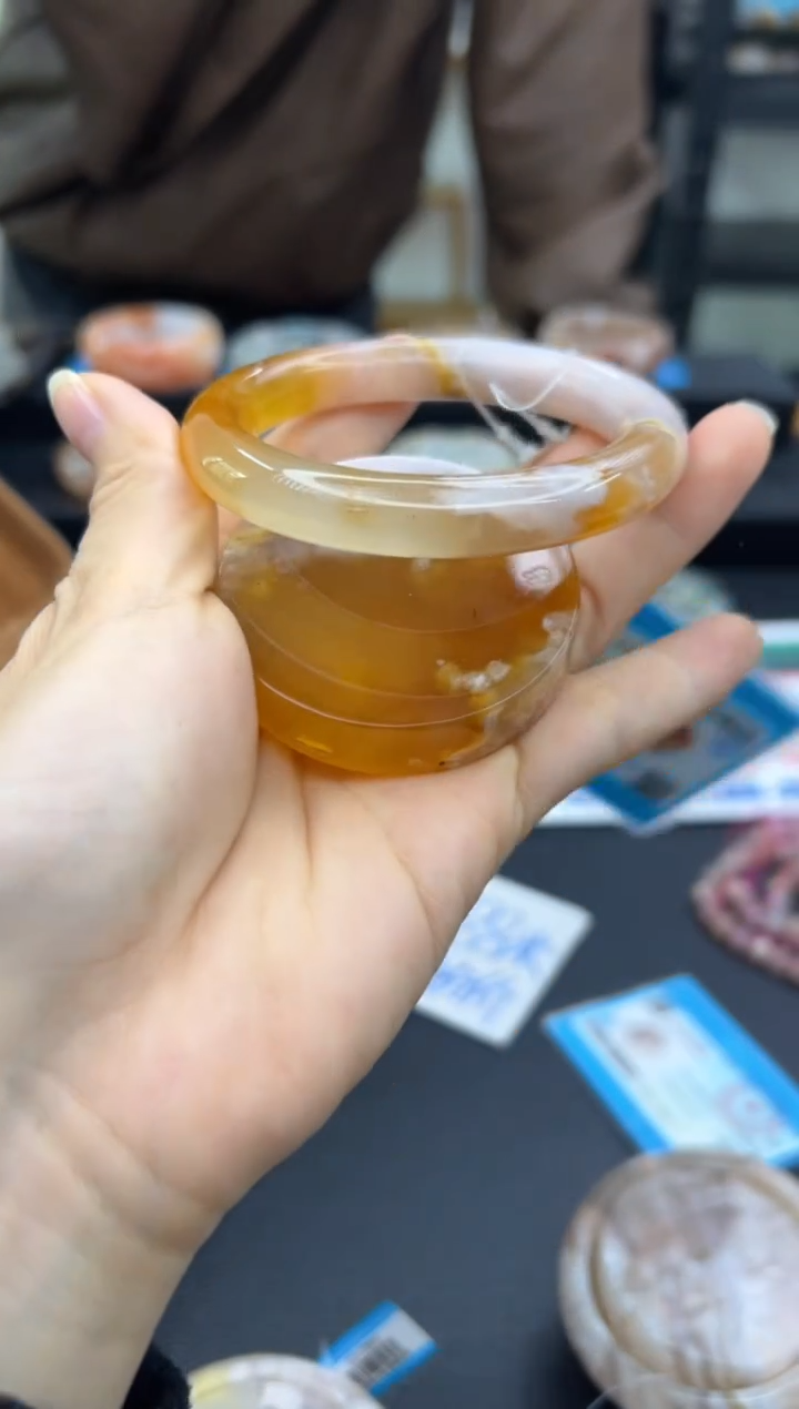 【闪购商品】石英质玉手镯未镶嵌C39(56圈赠送镯心)