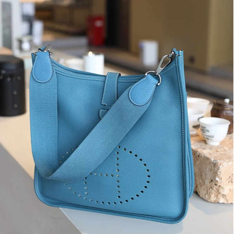 95新 Hermes/爱马仕 小花攀攀Evelyne 小号 29 牛仔蓝 TC皮 框Q包