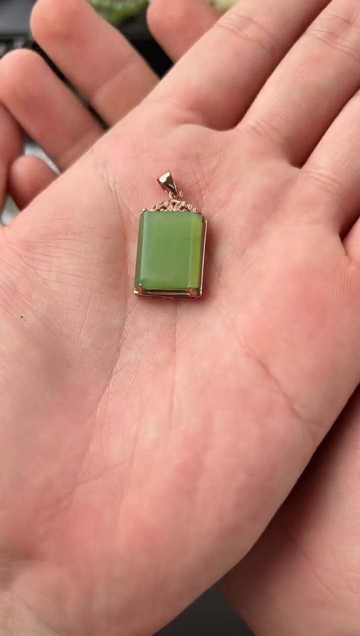 【闪购商品】和田玉吊坠未镶嵌俄碧方块吊坠微色差