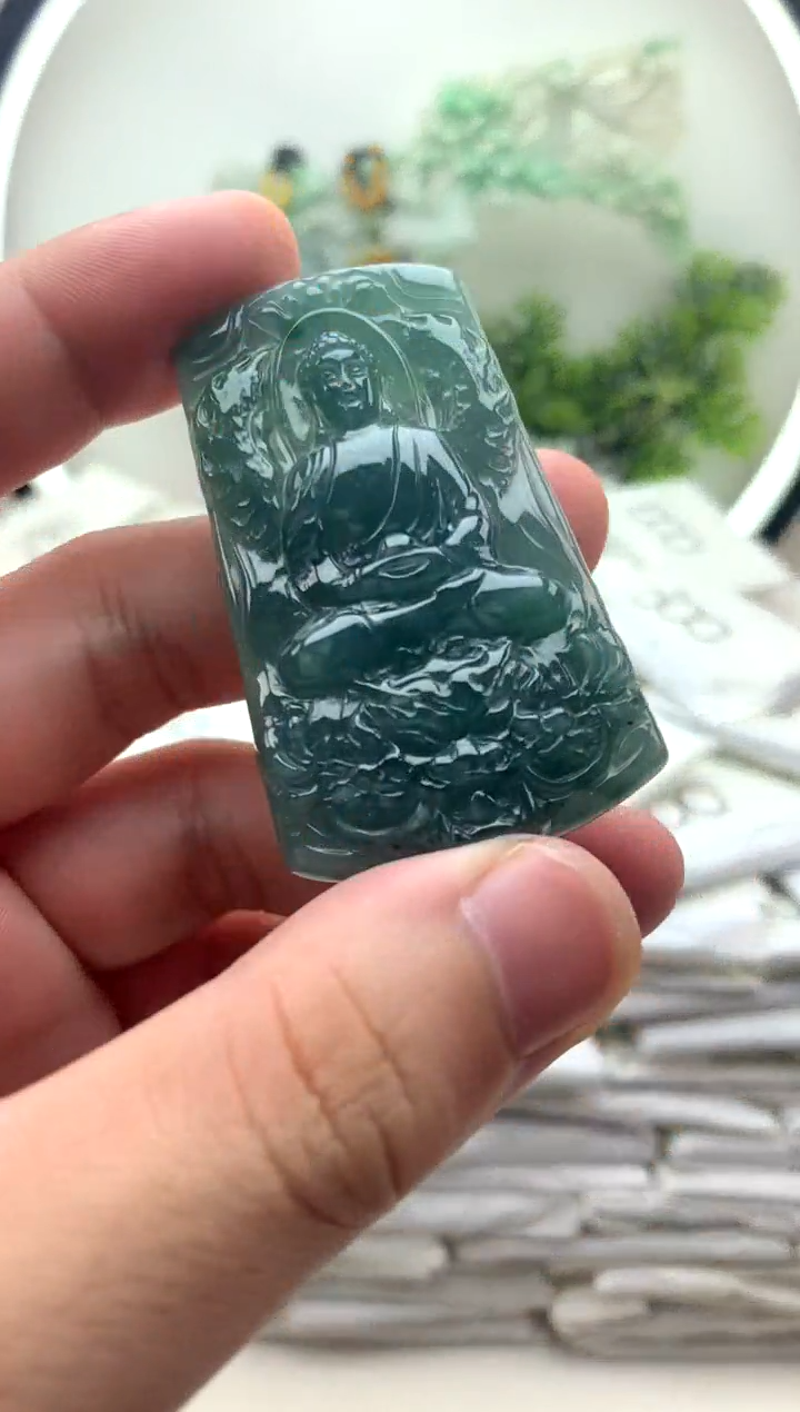 颈饰未镶嵌翡翠大日如来