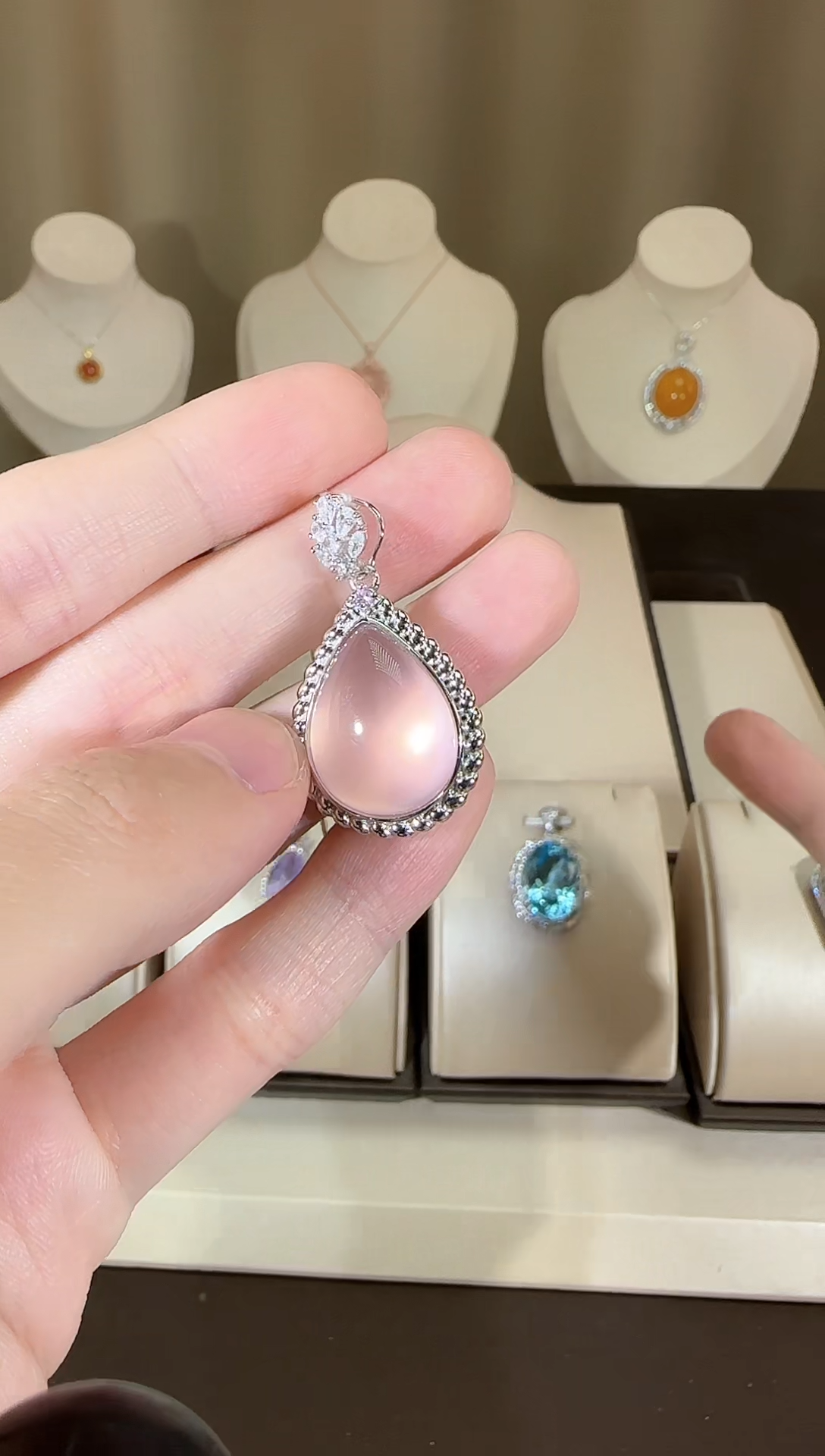 【闪购商品】芙蓉石颈饰银S925镶嵌14*2mm粉水晶