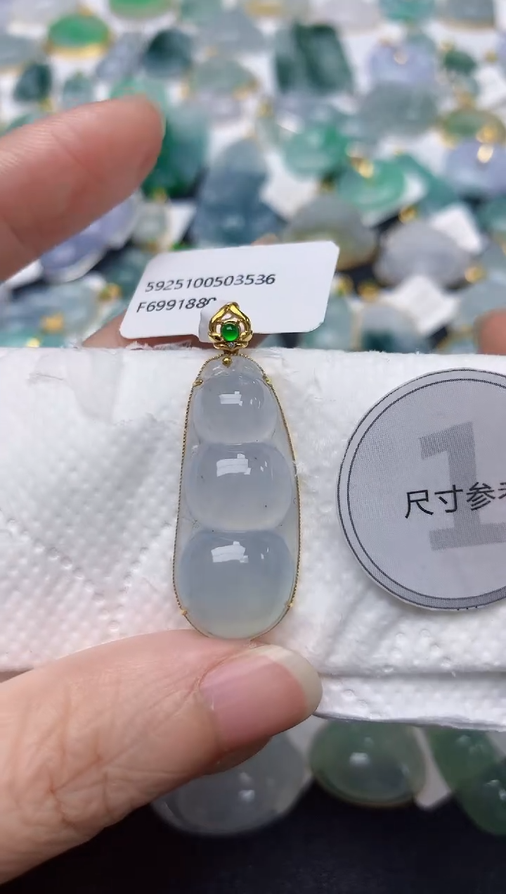 颈饰18K金镶嵌翡翠天然缅甸A货翡翠