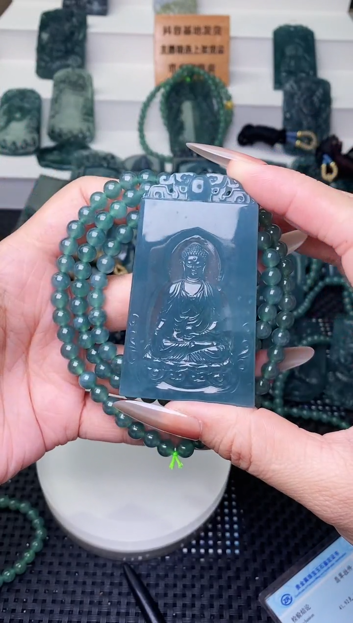 颈饰未镶嵌翡翠 