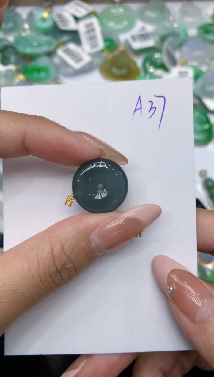【闪购商品】翡翠颈饰18K金镶嵌8888888888
