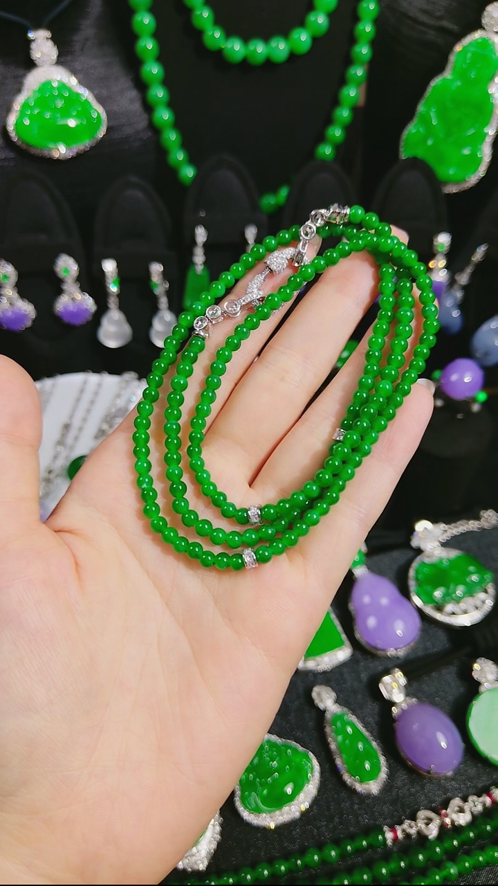 颈饰18K金镶嵌翡翠珠链