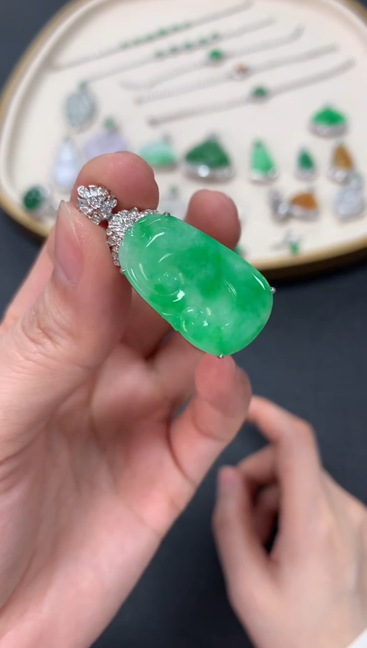 【闪购商品】翡翠吊坠(不含链)18K金镶嵌9800