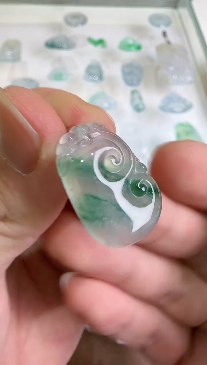 【闪购商品】翡翠吊坠(不含链)未镶嵌..