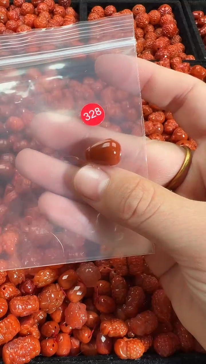 颈饰未镶嵌南红玛瑙1