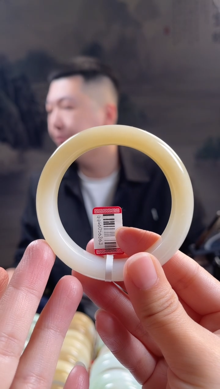 未镶嵌手镯和田玉54+圈口6363