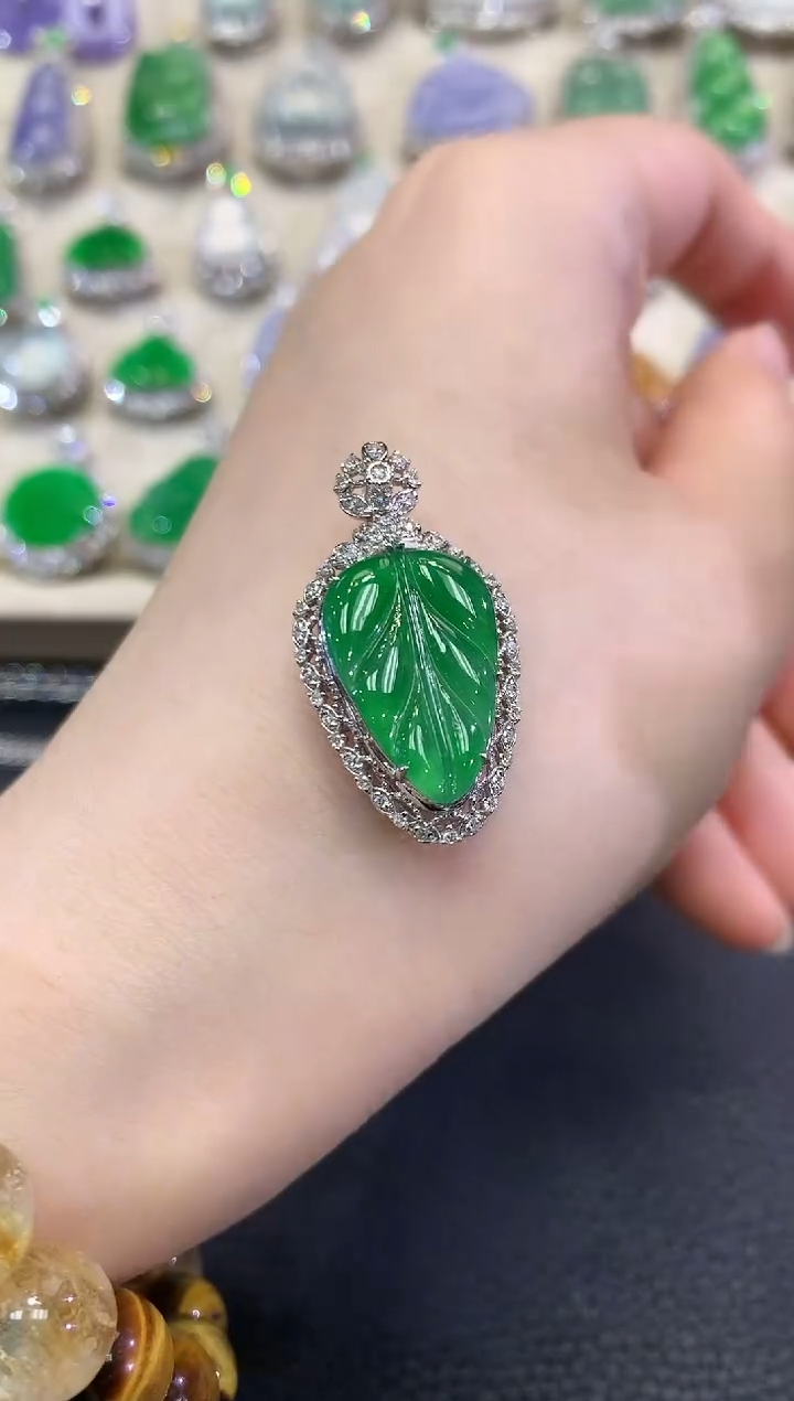 翡翠18K金镶嵌吊坠(不含链)春日珠宝 C44   