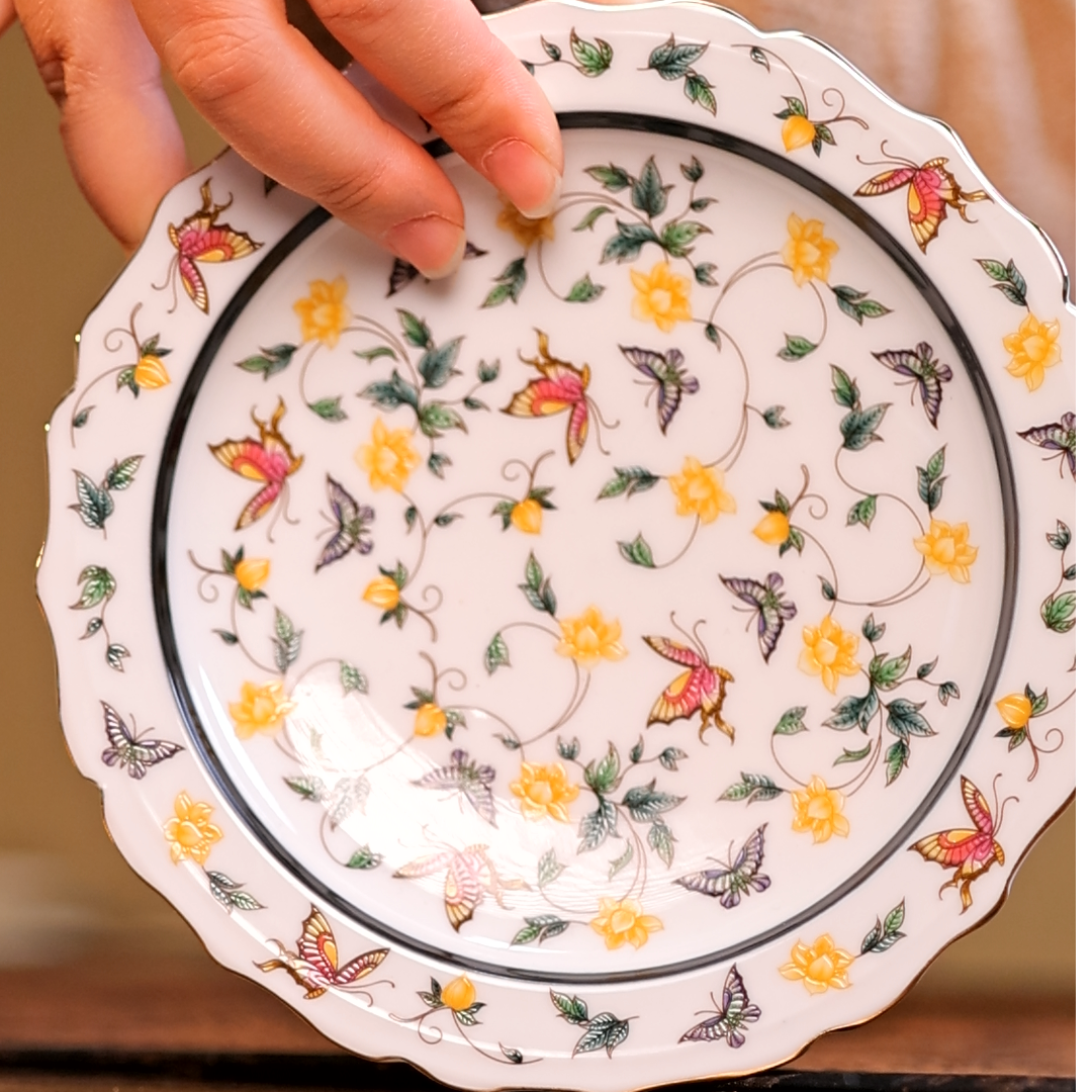  【陶珊居】造白-黑边花口蝴蝶盘 直径16cm