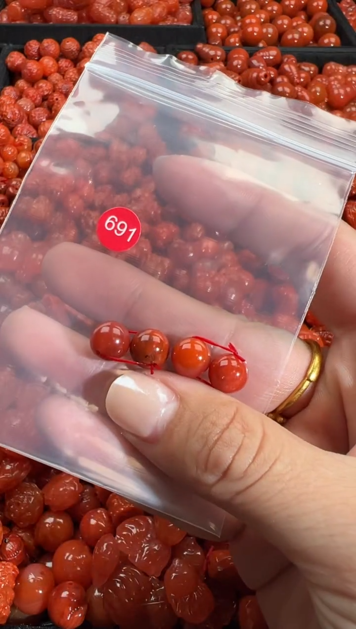 颈饰未镶嵌南红玛瑙1