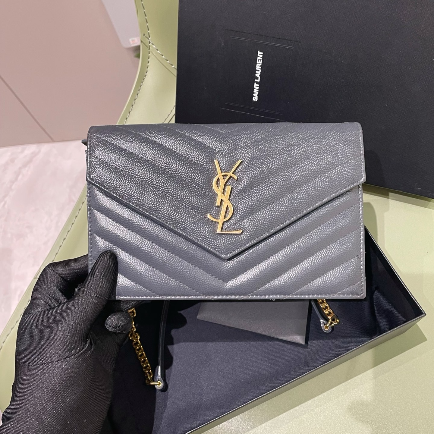 95新 YSL/圣罗兰 98新woc灰金v纹信封单肩包