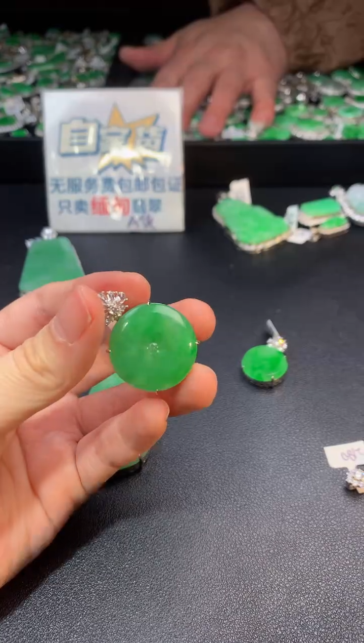 翡翠银S925镶嵌颈饰翡翠1