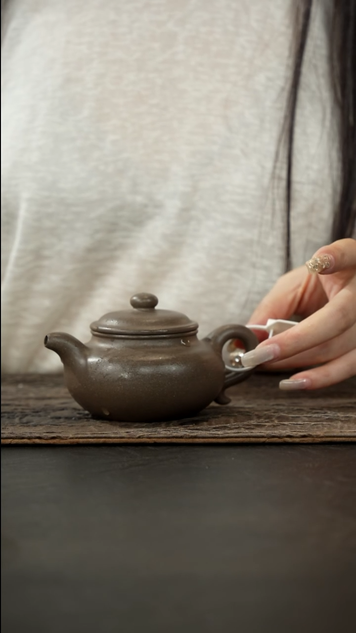 茶壶紫砂蟹壳青仿古200cc