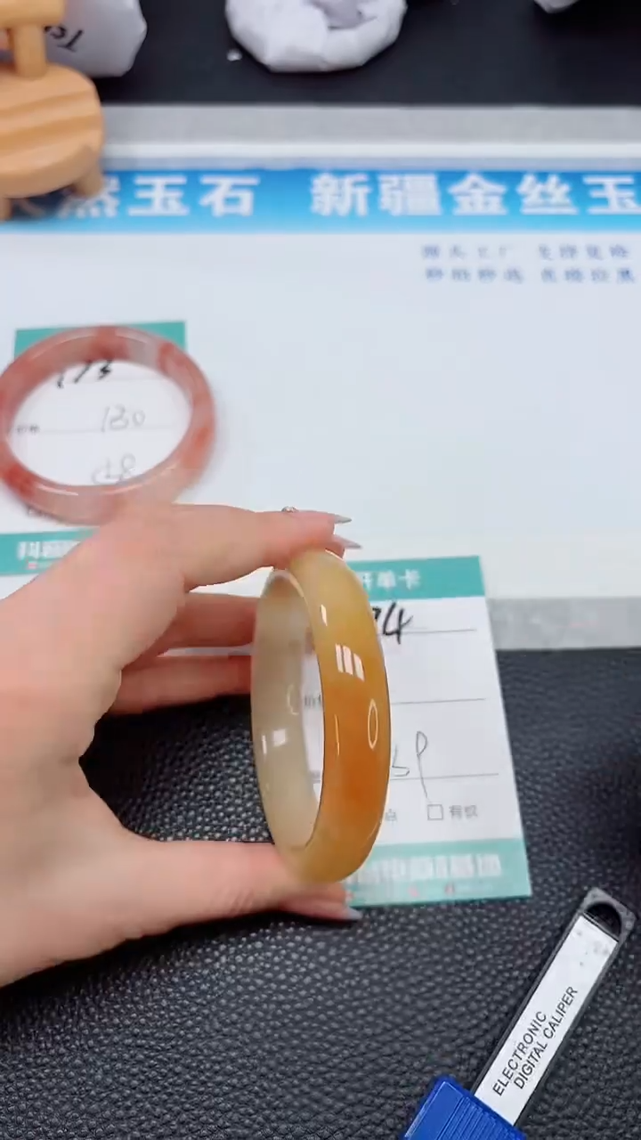 【闪购商品】石英质玉手镯未镶嵌174---59