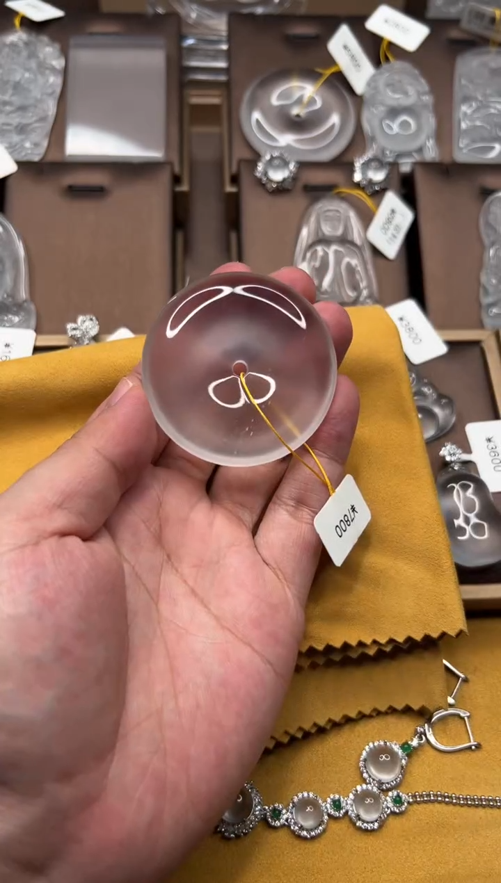 石英质玉未镶嵌颈饰雪花棉平安扣