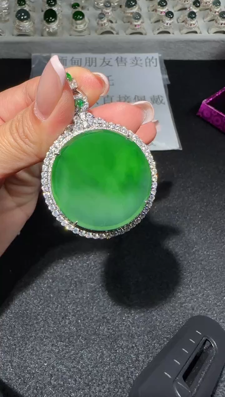 【闪购商品】翡翠吊坠(赠链)未镶嵌多样性发货拍一发一