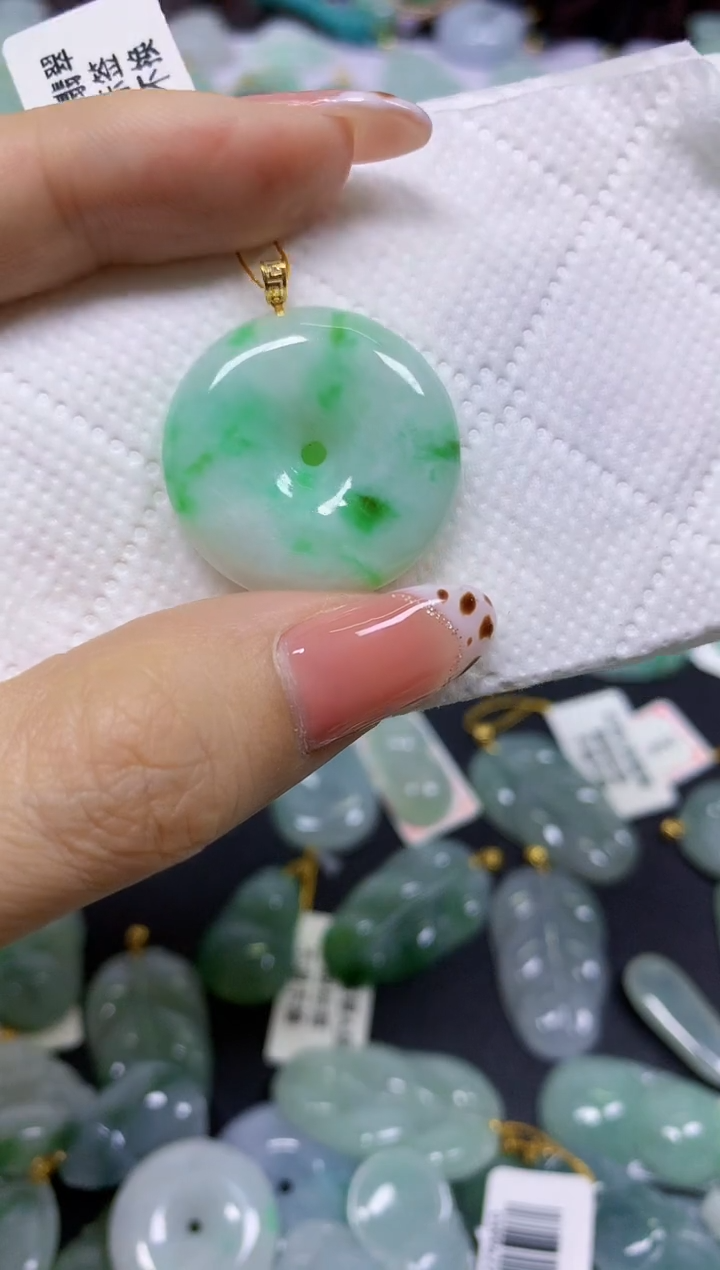 颈饰18K金镶嵌翡翠天然翡翠A货