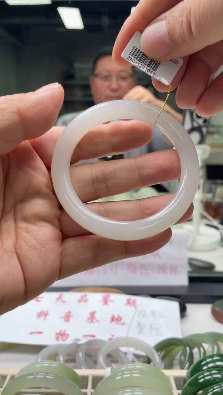 【闪购商品】和田玉手镯未镶嵌编码1064 圈口59-60