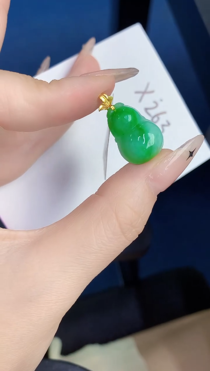 颈饰18K金镶嵌翡翠缅甸天然翡翠A货