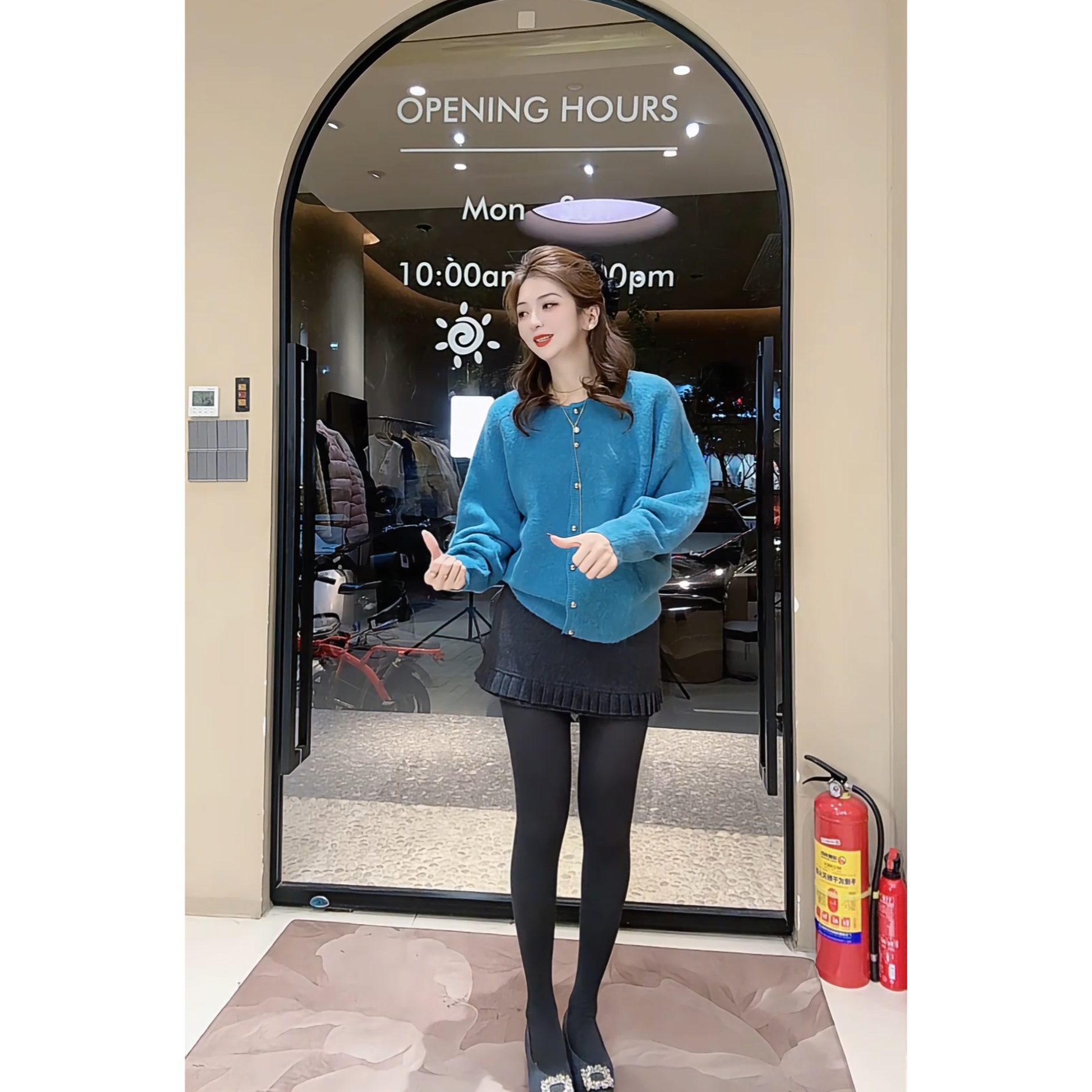 涵儿家 温柔风软糯圆领灯笼袖排扣上毛衫 VS A字木耳边半裙7296